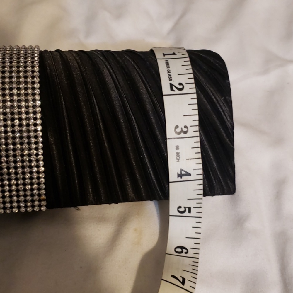 Clutch - Picture 6 of 8